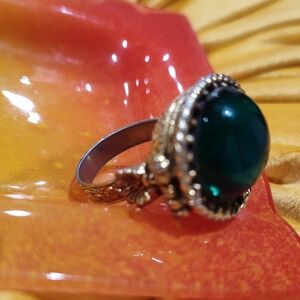 Vtg Parfum Mood Green Stone Ring